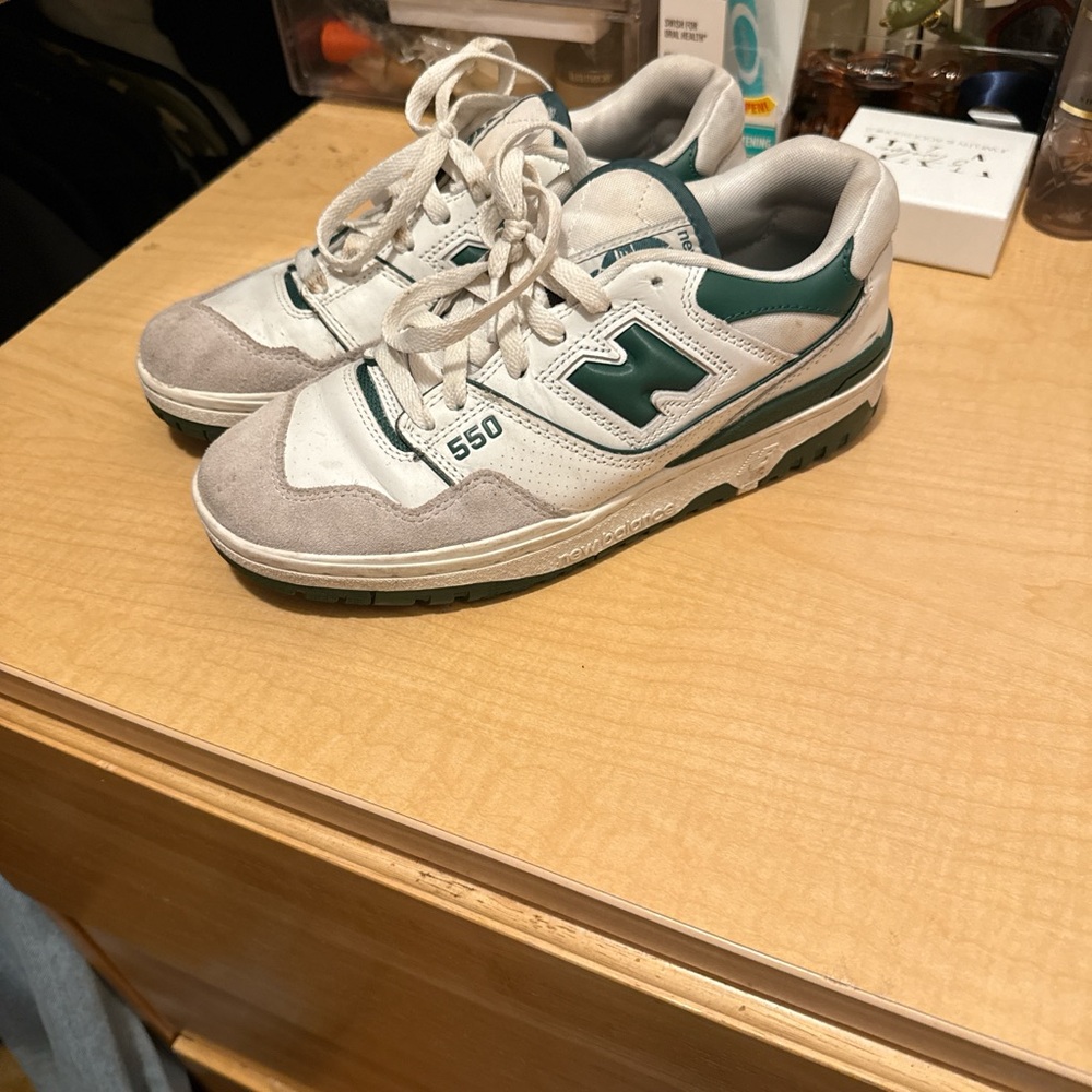 New Balance 550 Sneakers in white and Green